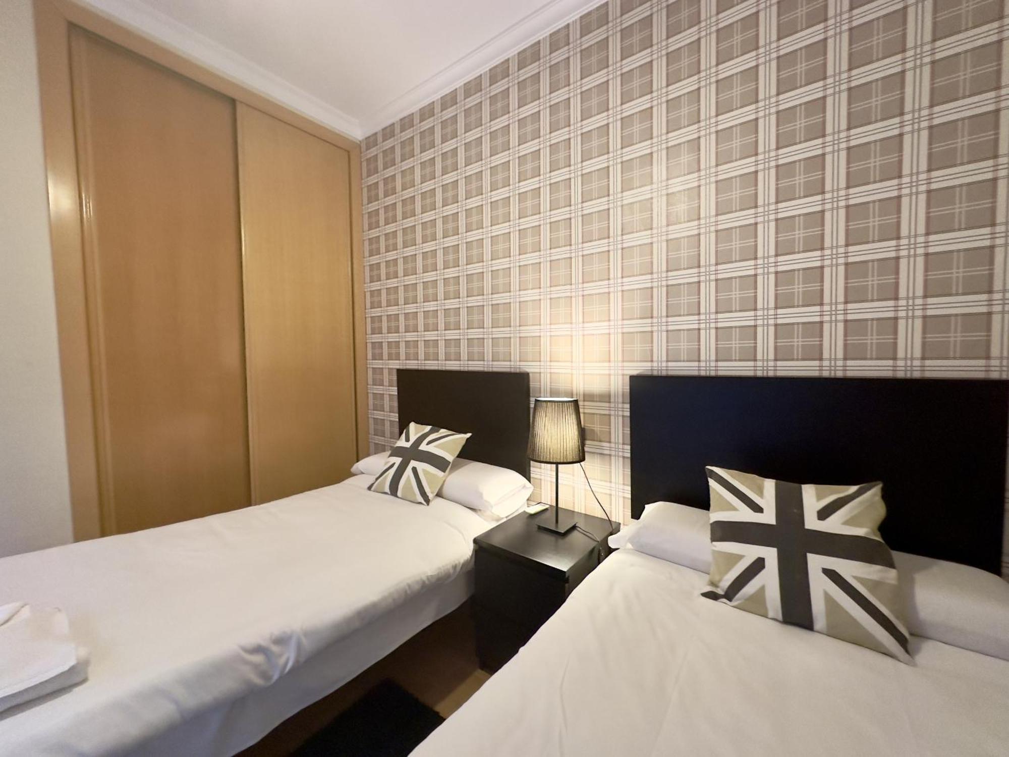 Urbe10 Plaza De Uncibay 3 Bedrooms Apatment Apartament